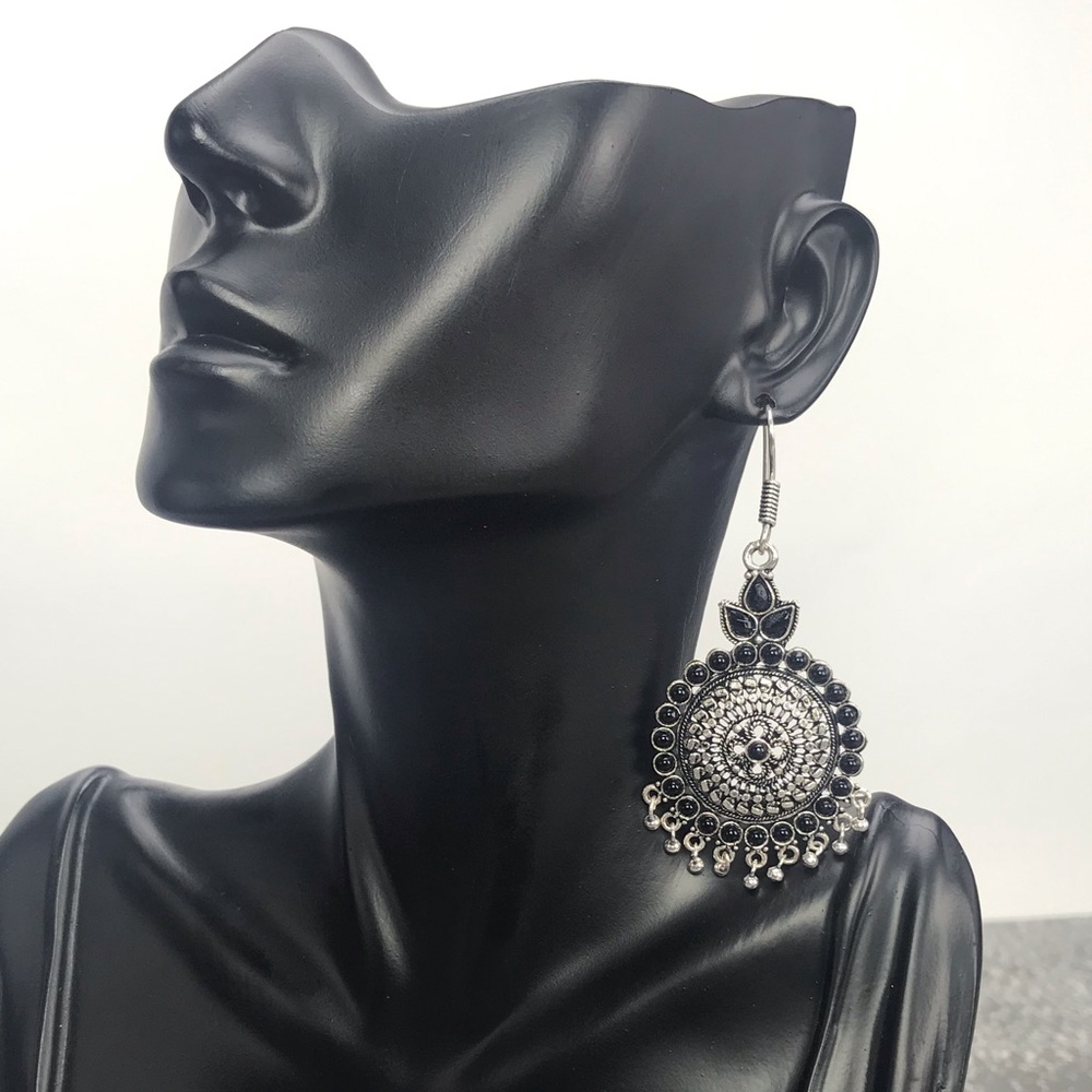 Moghul inspired glass beaded dangler Earrings - Picture 3 of 6